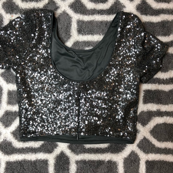 🔥Sequined Short Sleeve Crop Top F21 Size LARGE - Picture 5 of 6